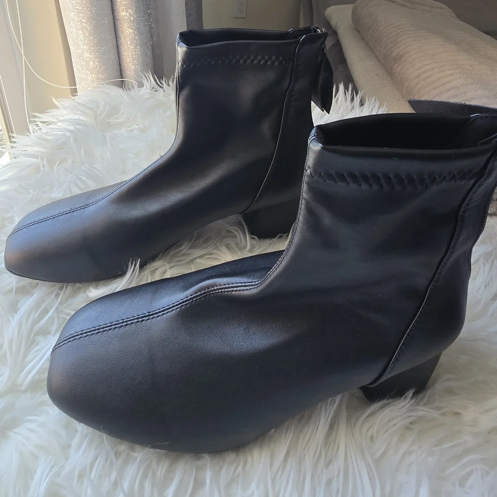 Women's Black Ankle Boots - Picture 4 of 7